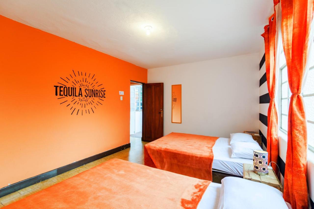 Tequila Sunrise Hostel Guatemala City Exteriör bild